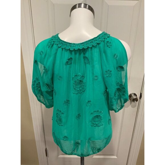 LeifNotes Green Sheer Cold Shoulder Blouse, W/Floral Embroidered Detail, Size 6 - Picture 4 of 5